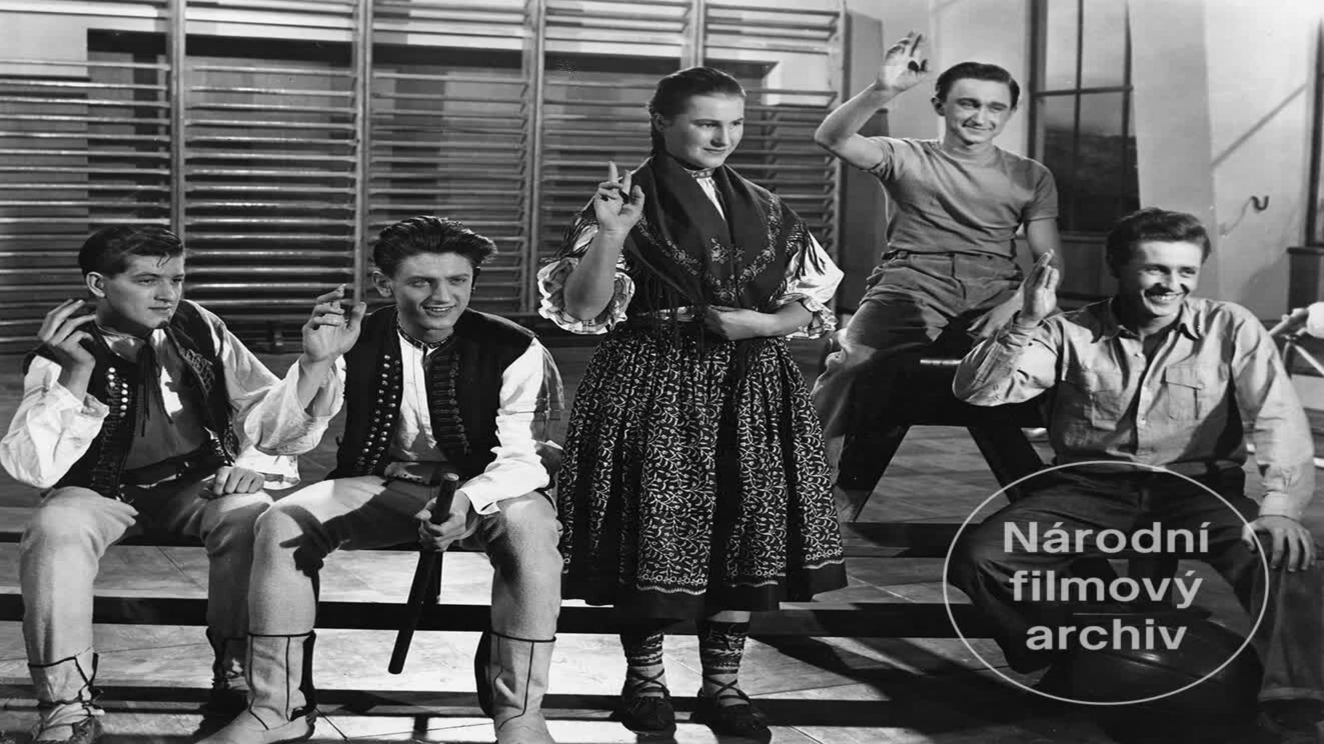 Zítra se bude tančit všude Background