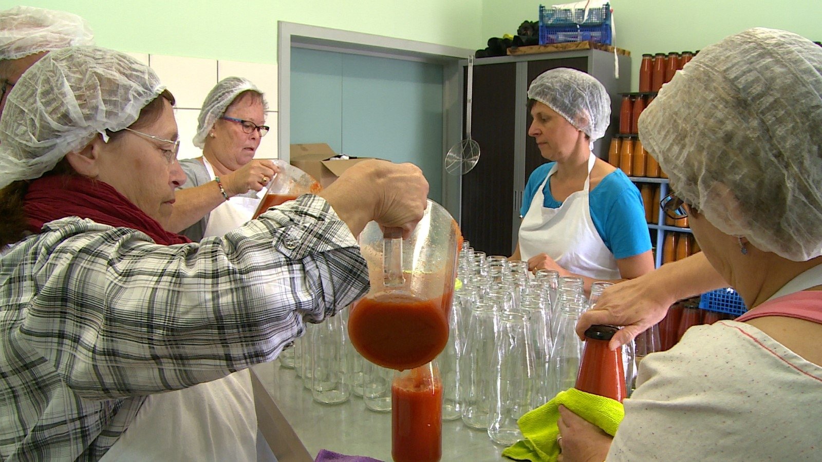 Qu'est-ce qu'on attend ? Background