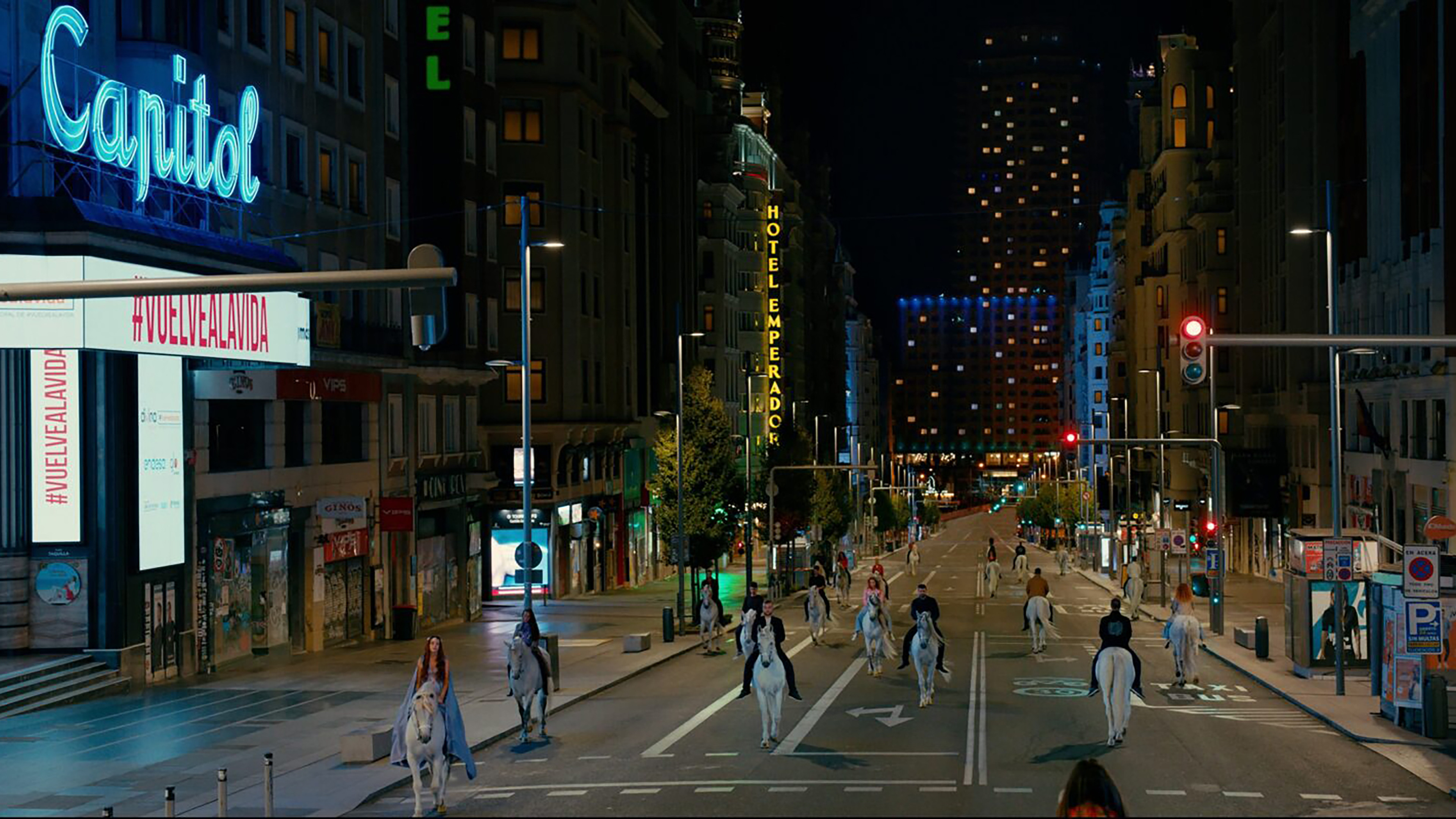 De Caperucita a loba Background