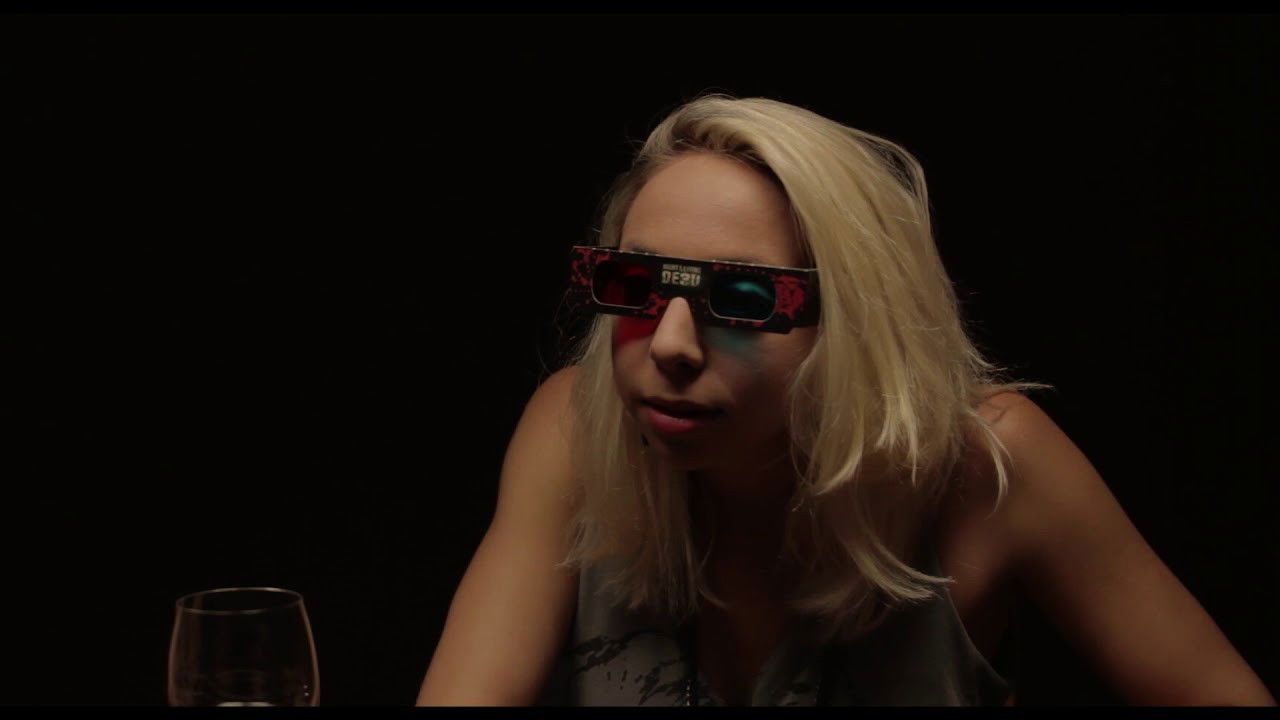 La máquina que escupe monstruos y la chica de mis sueños Background