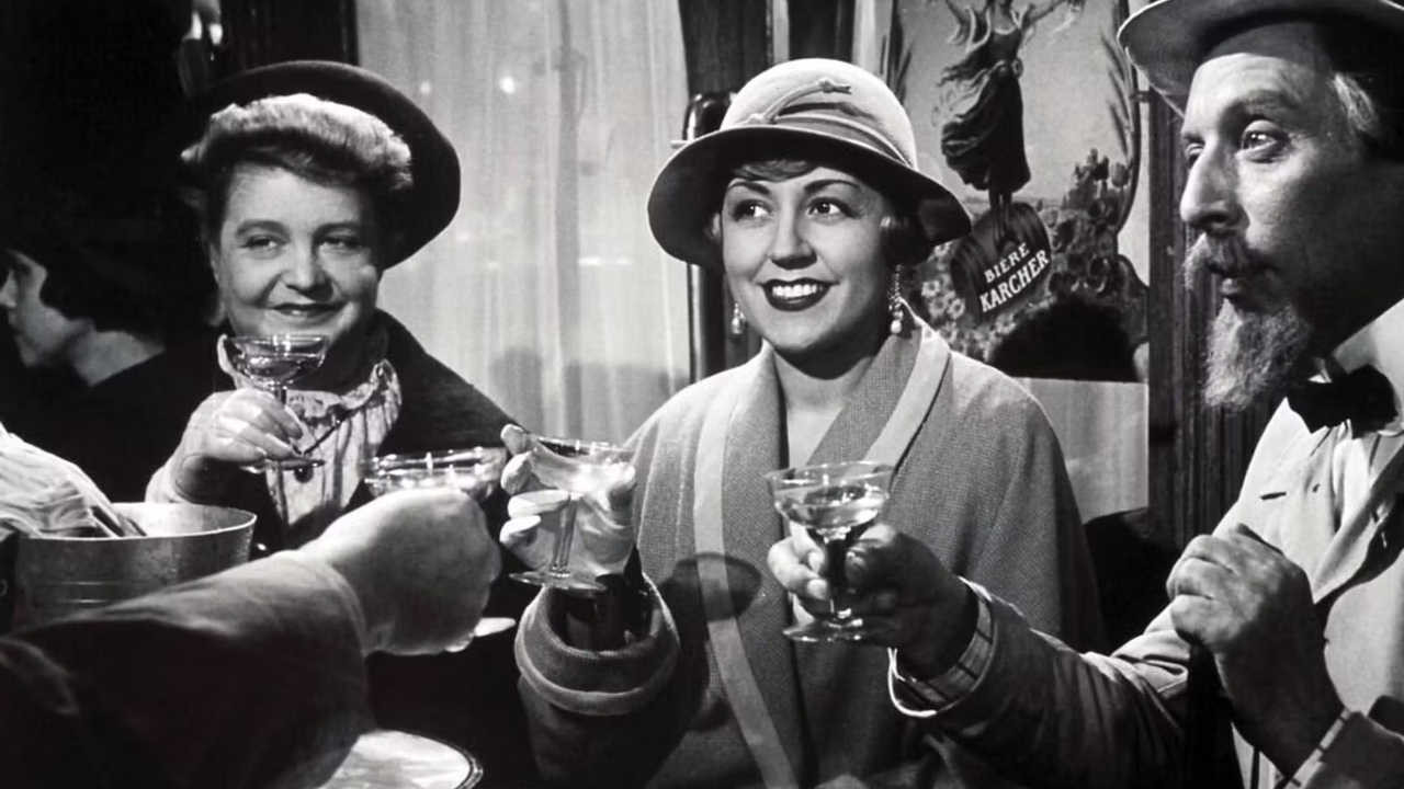 Lady Paname Background