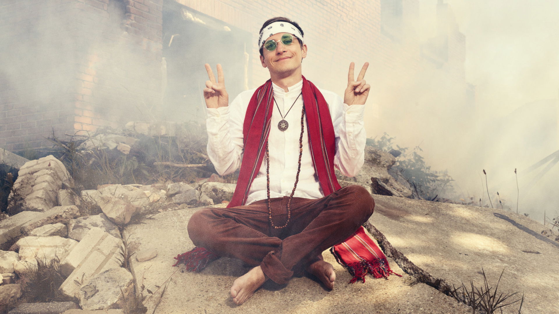 Emilio Guzman: Alle Mensen Verzamelen Background