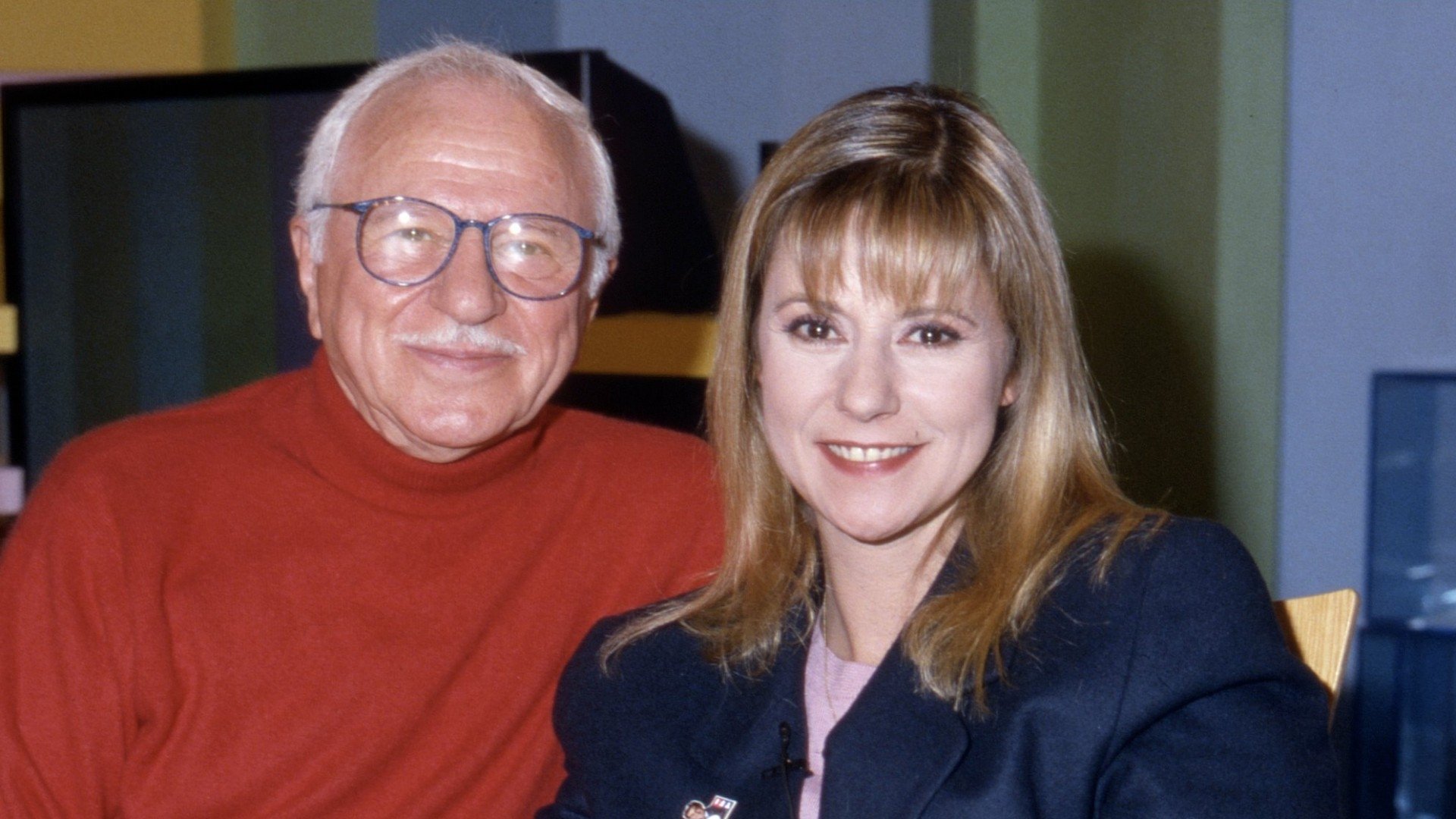 Terre, Attention, Danger Background