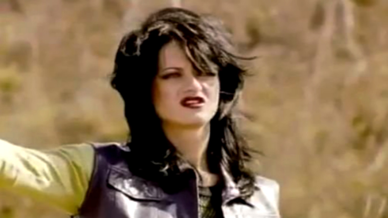 Moeto manichko nishto Background