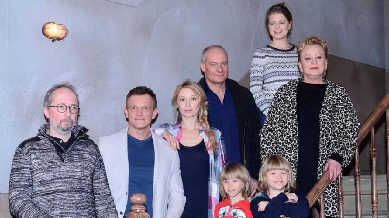 Przypadki Cezarego P. Background