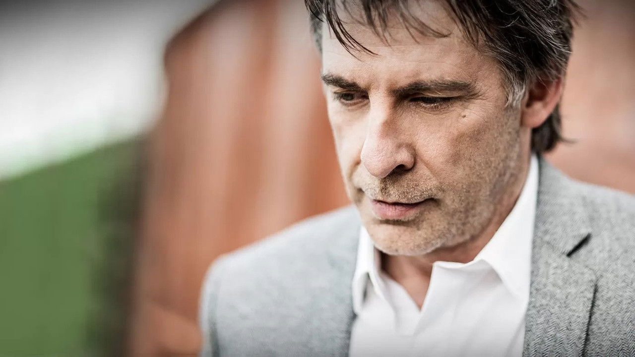 Alloo bij... Background