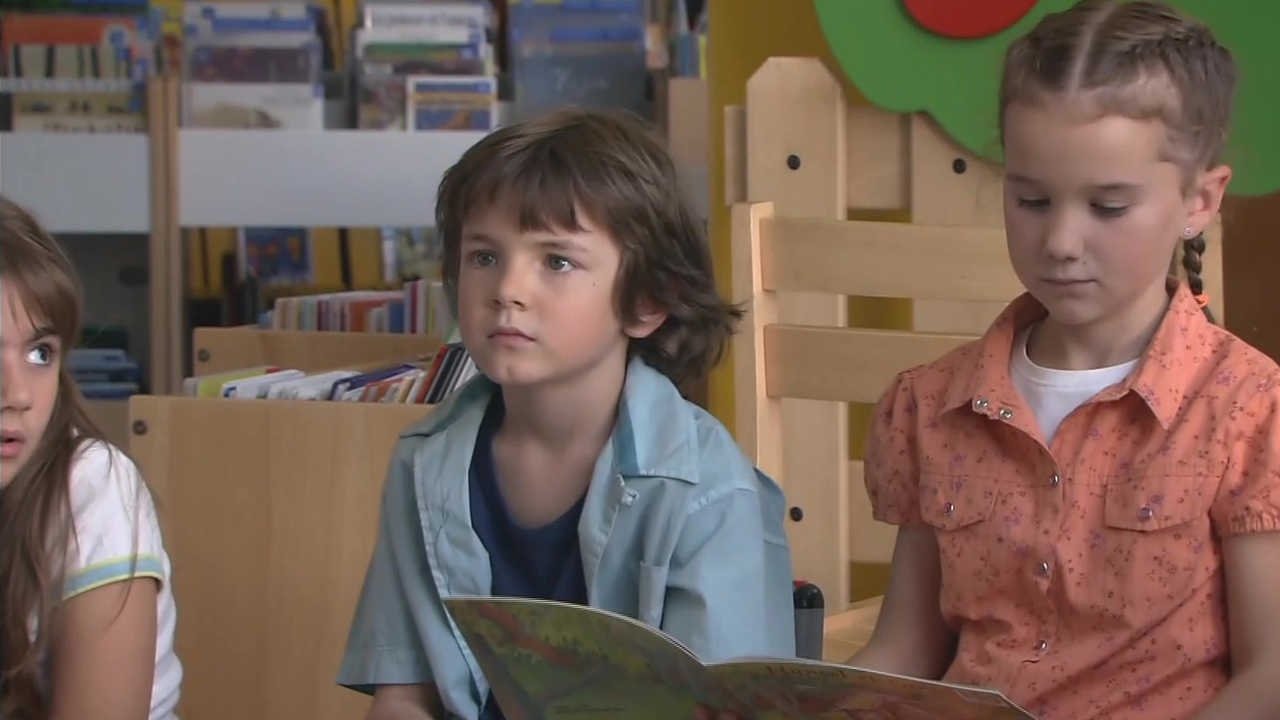 Hé M'sieur Background