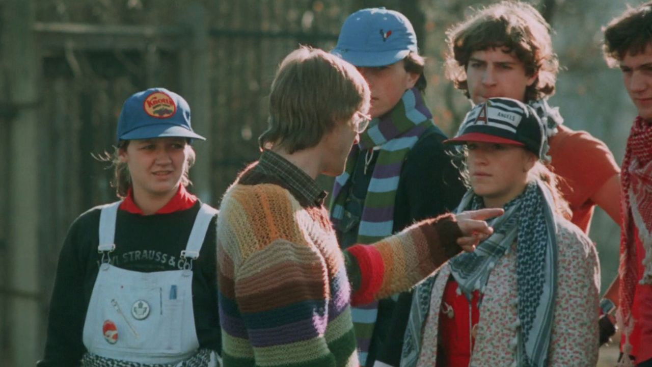 Let the Princess Stay with Us Background