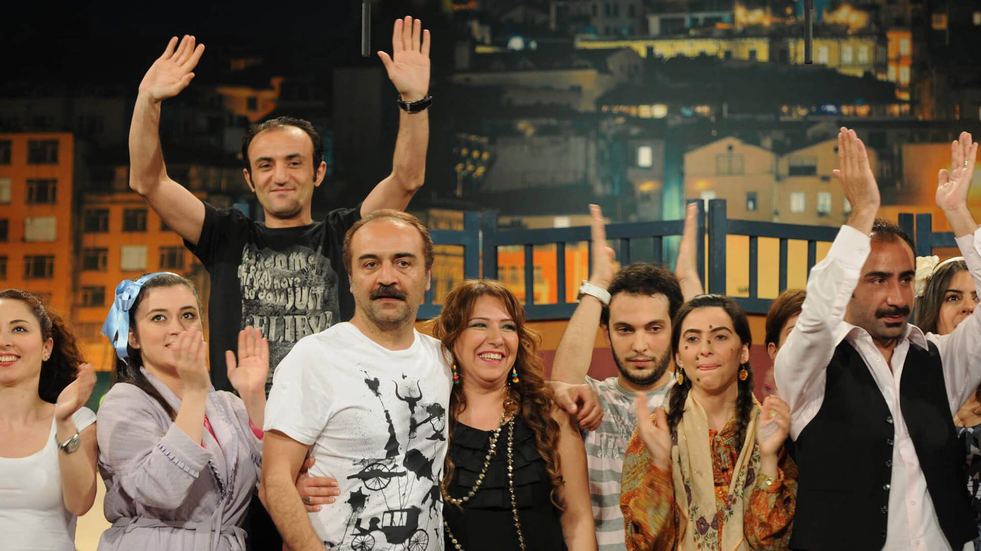 Çok Güzel Hareketler Bunlar Background