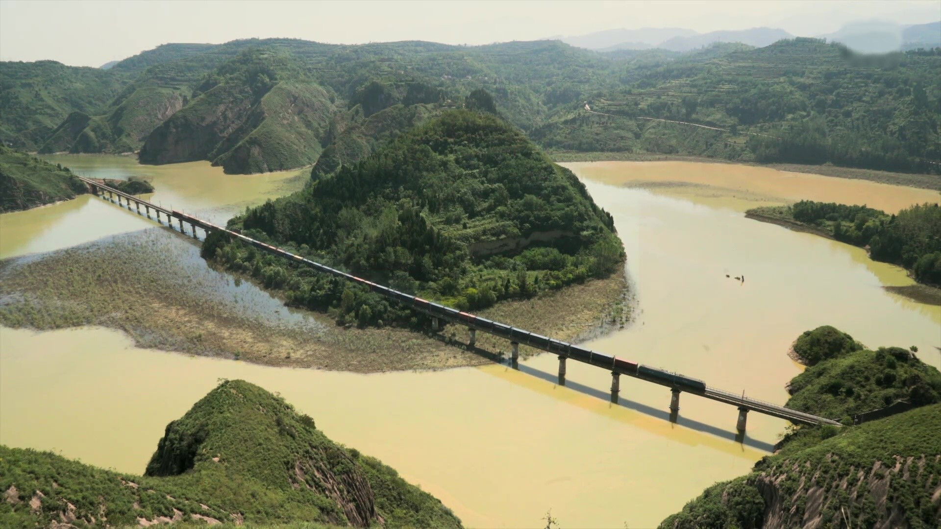 Le Dragon de Fer Background