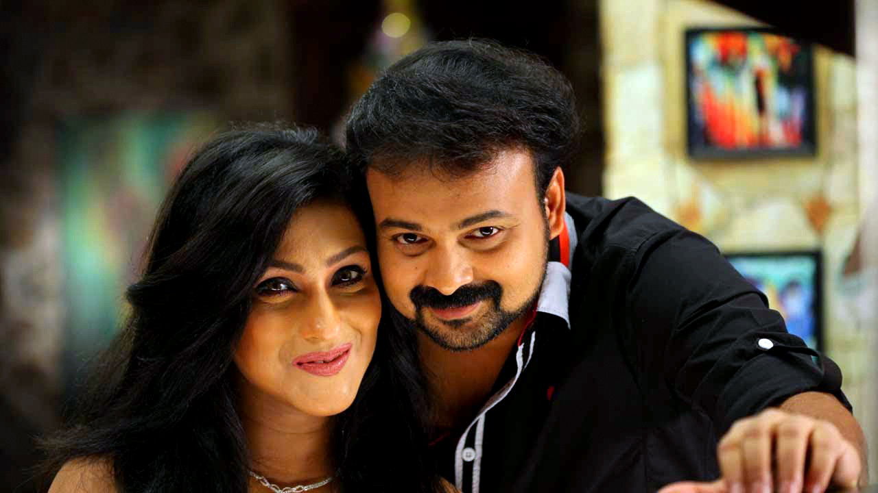 Kadhaveedu Background