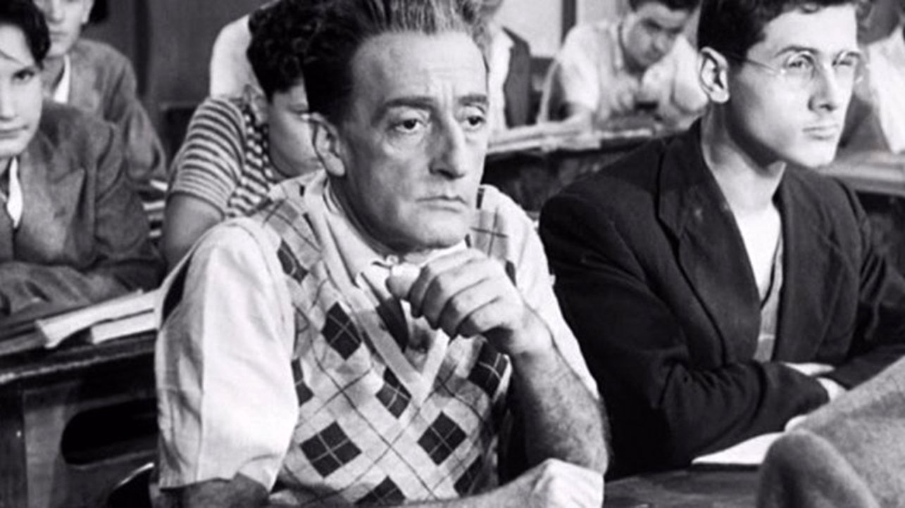 Totò Looking for a House Background