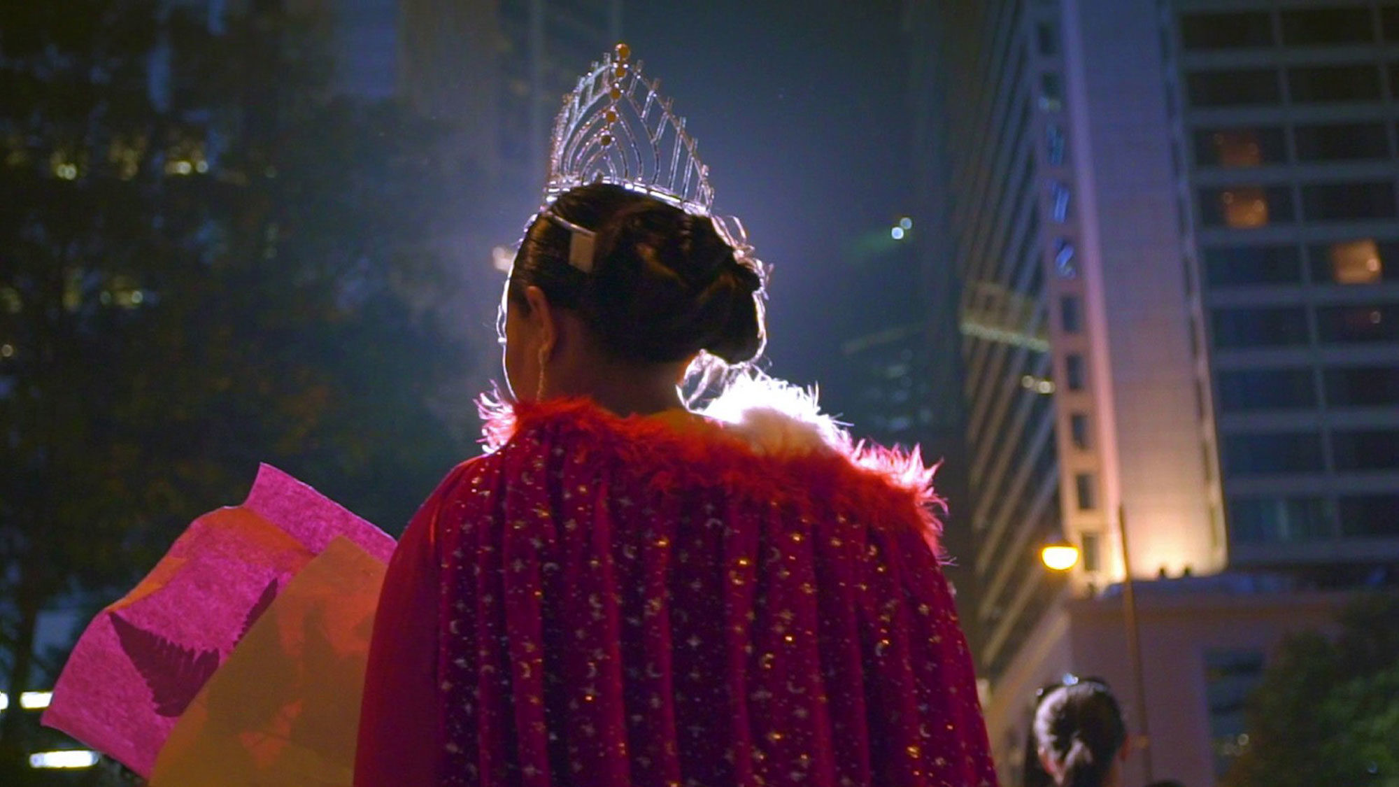 Sunday Beauty Queen Background