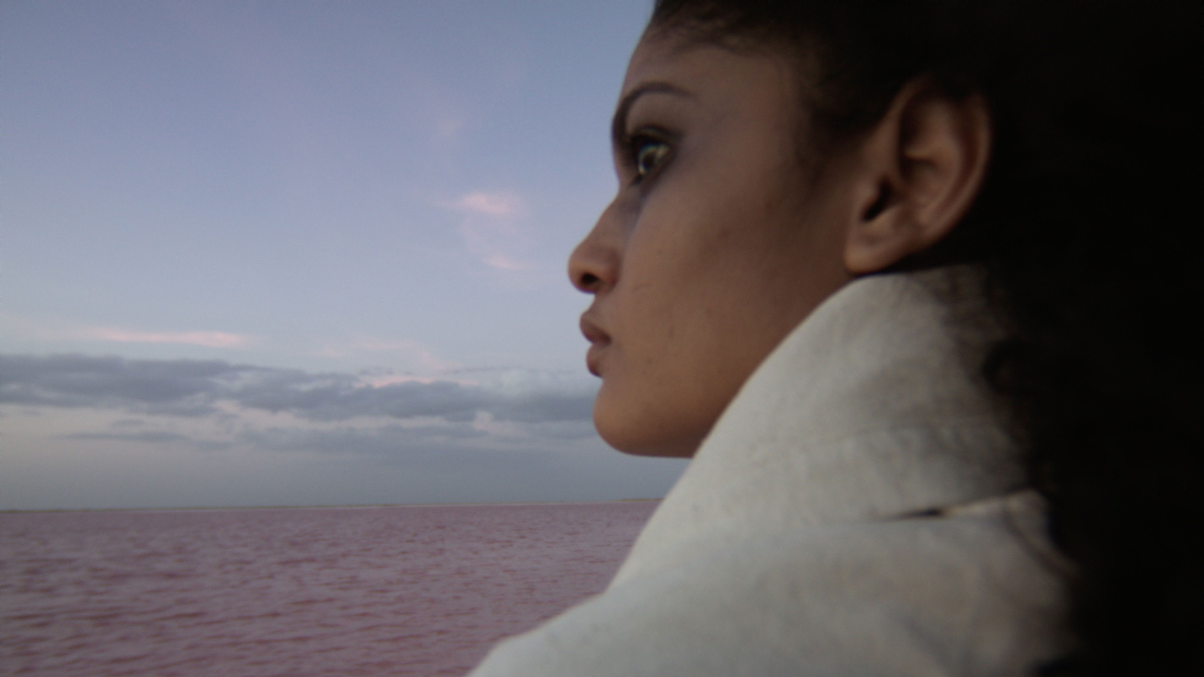 La jovencita no Envejece, se Descompone Background