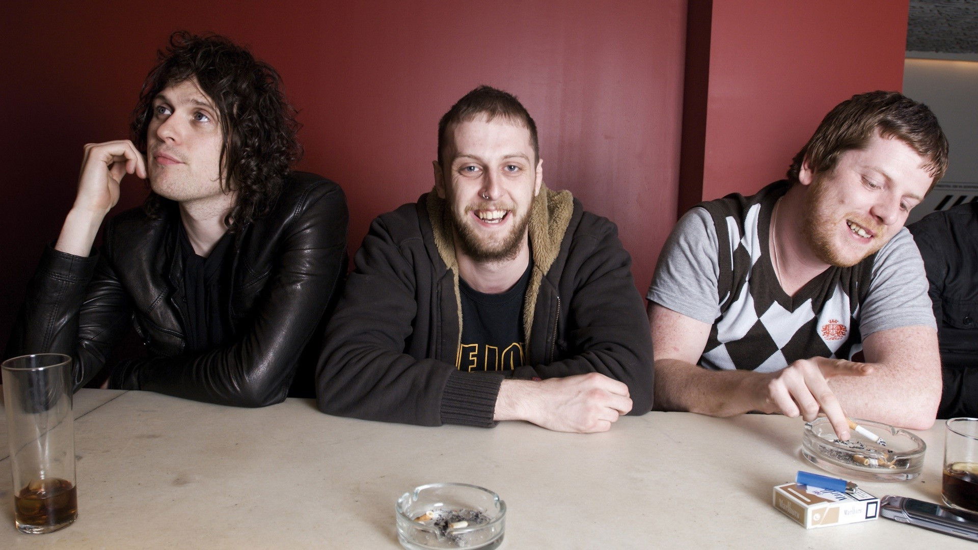 The Fratellis Edgy In Brixton Background