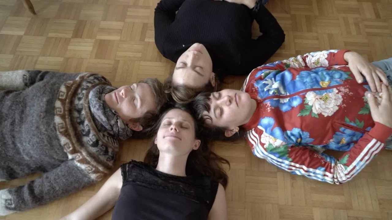 Nos belles échappées Background