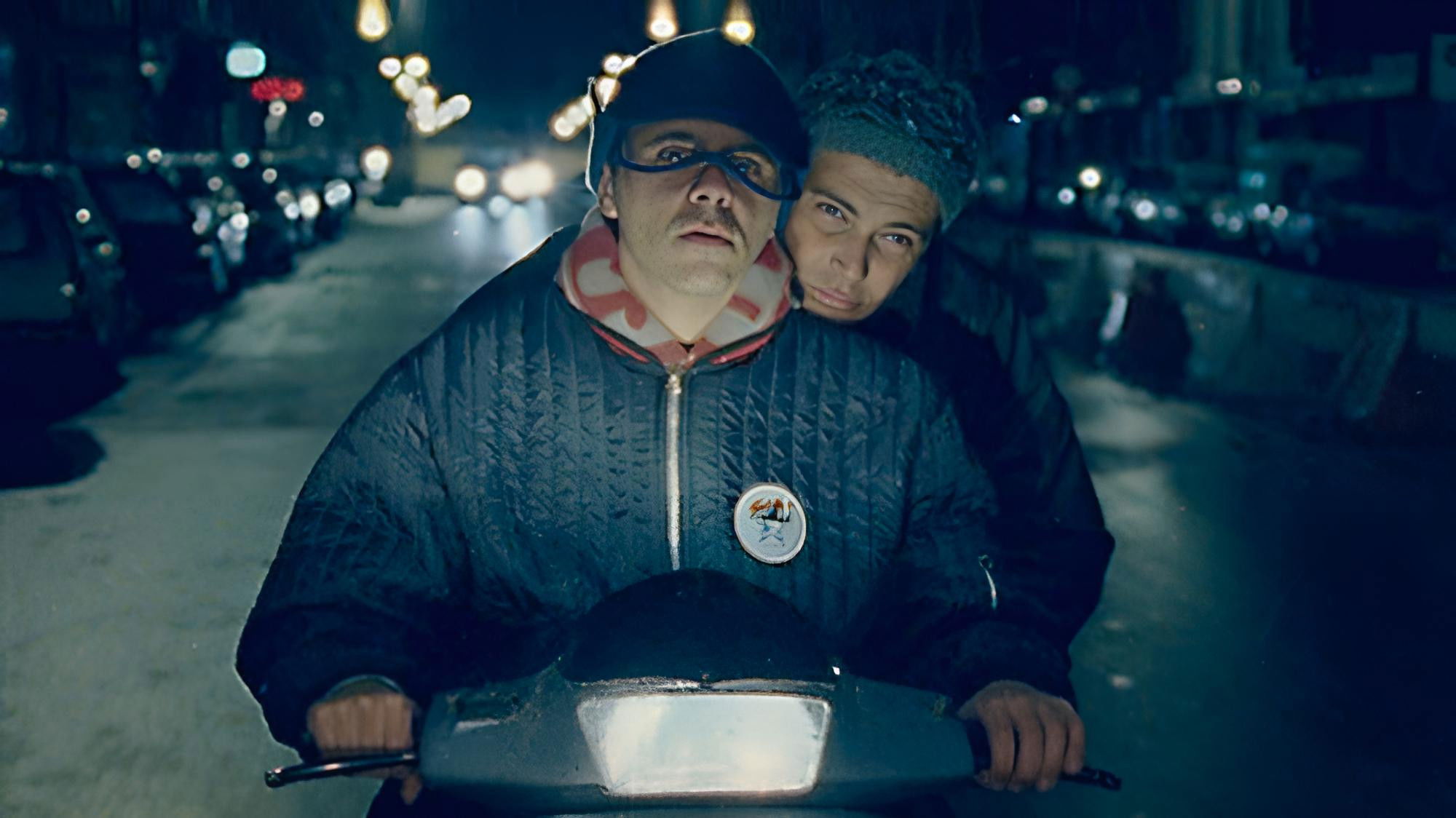 LaCapaGira Background