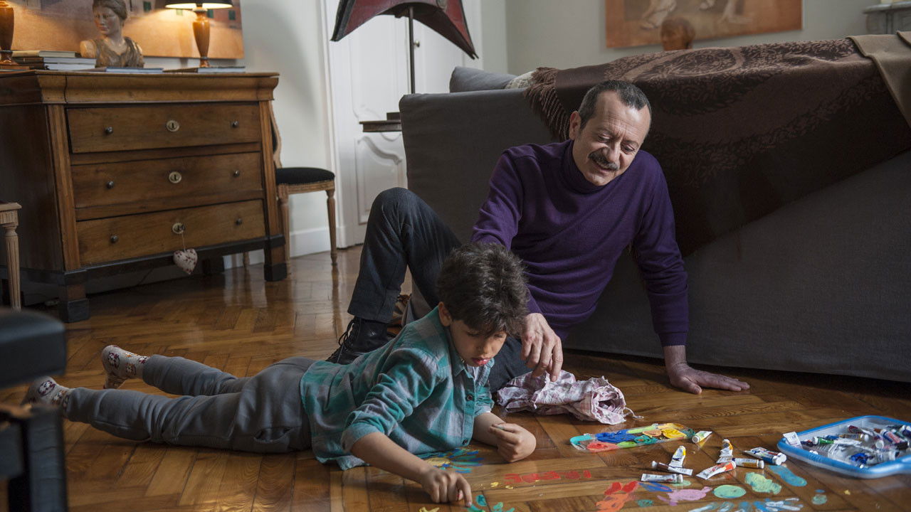 Tu mi nascondi qualcosa Background