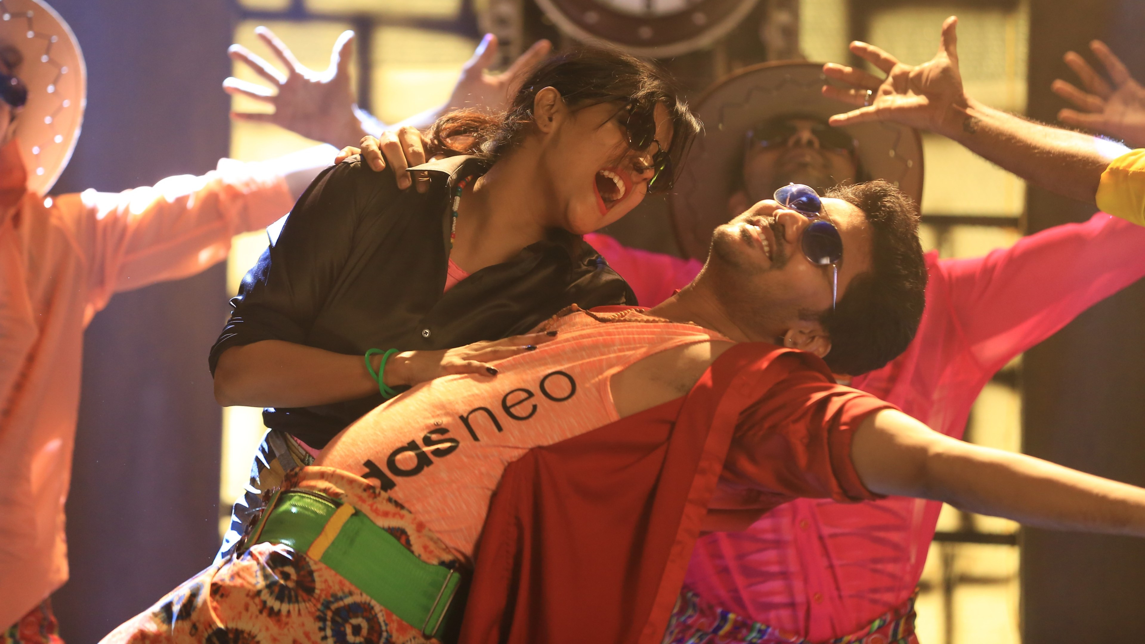 Natpuna Ennanu Theriyuma Background