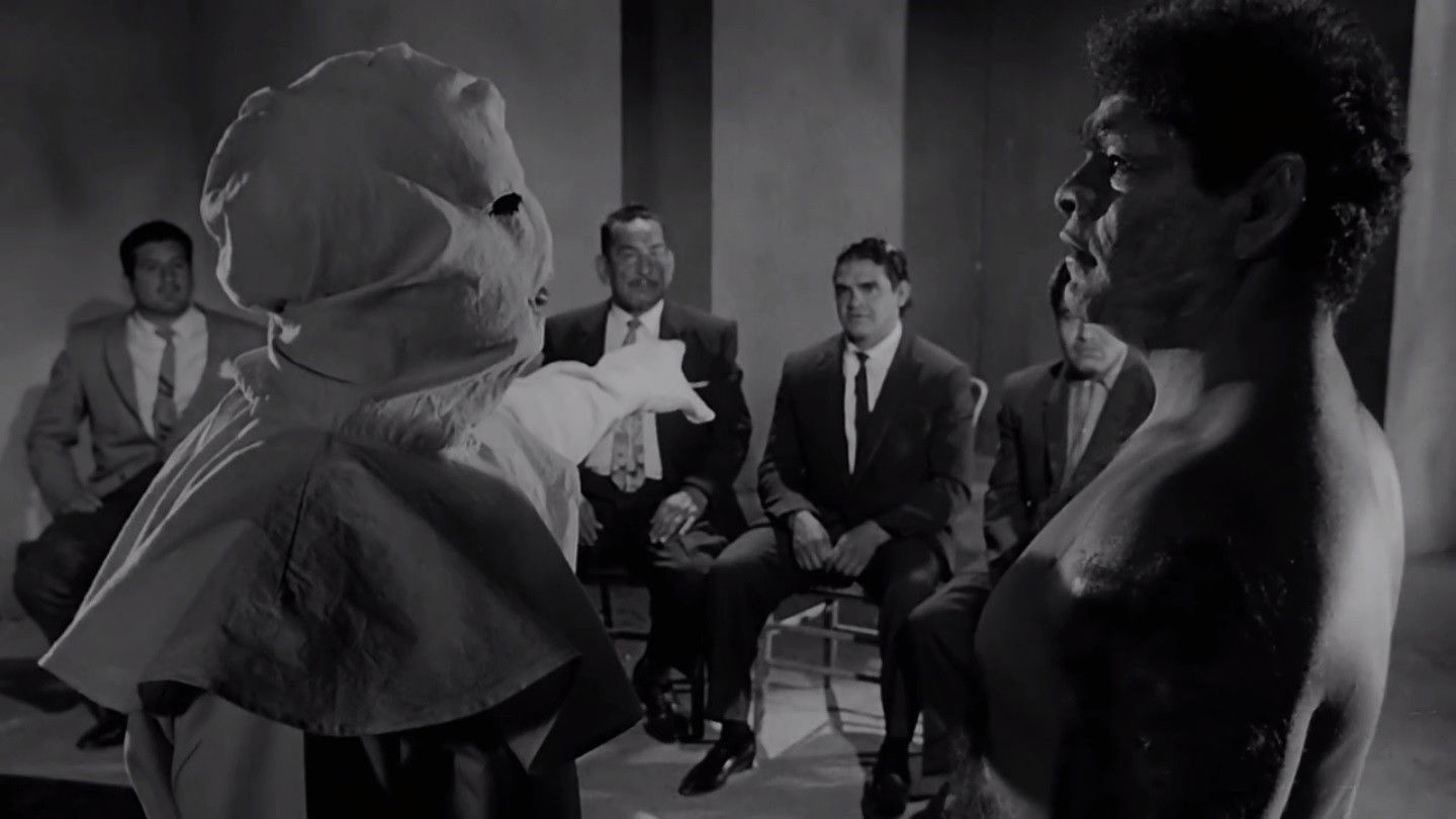 Las luchadoras contra el médico asesino Background