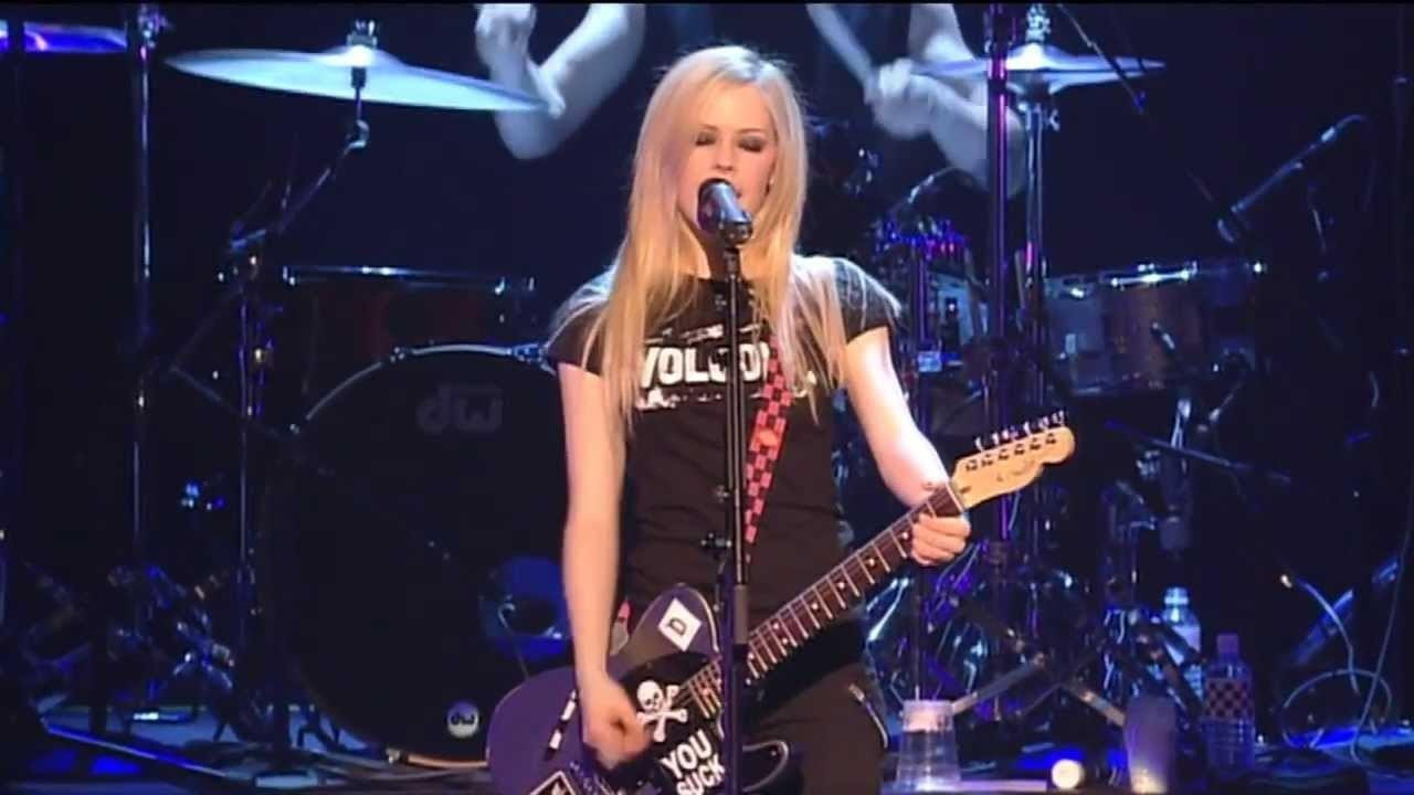 Avril Lavigne: Bonez Tour 2005 - Live at Budokan Background