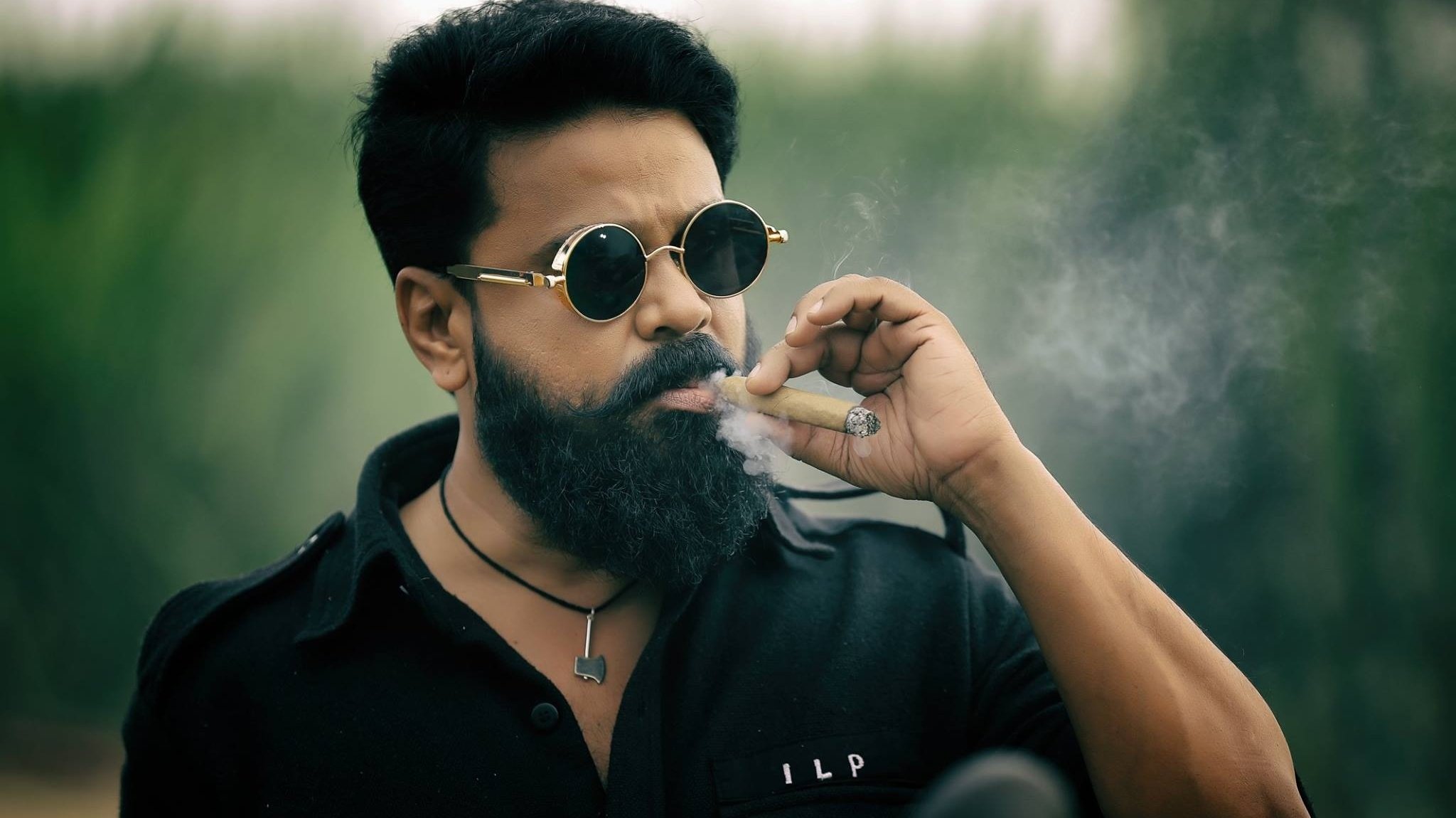 Kammara Sambhavam Background