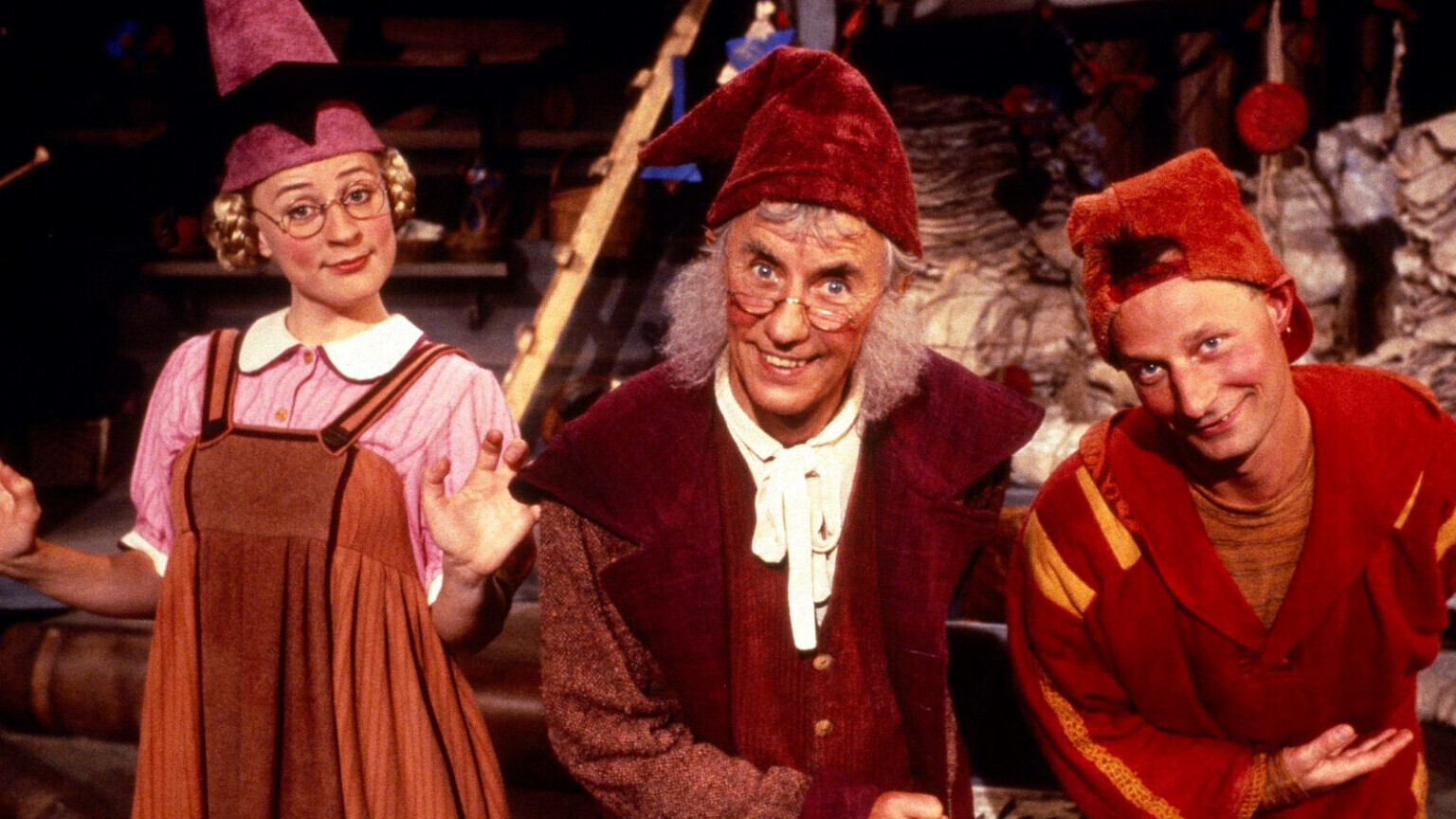 Pyrus: Alletiders Nisse Background