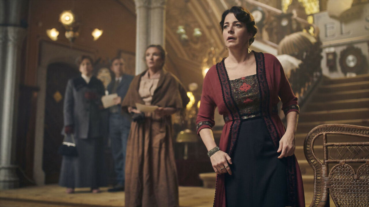 La dona del segle Background