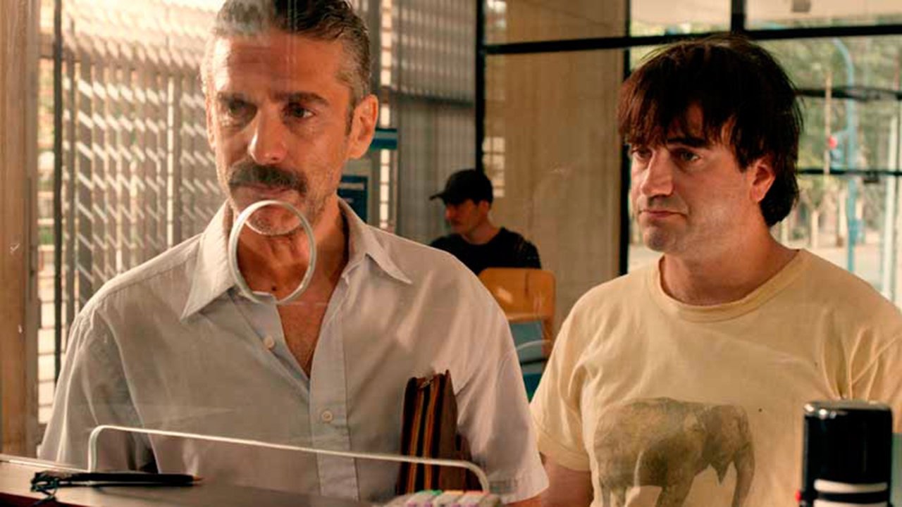 El otro hermano Background