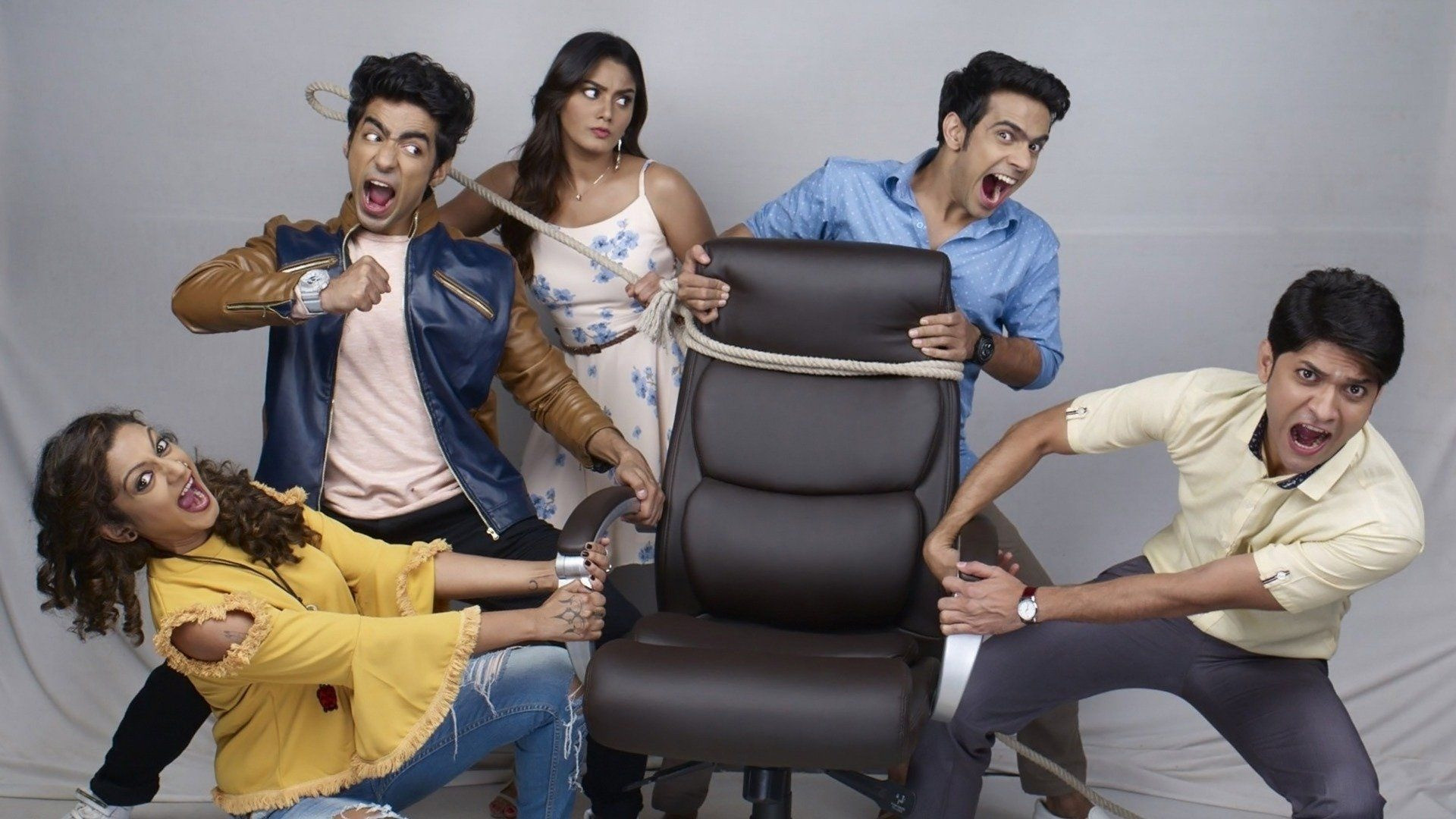 Aadat Se Majboor Background