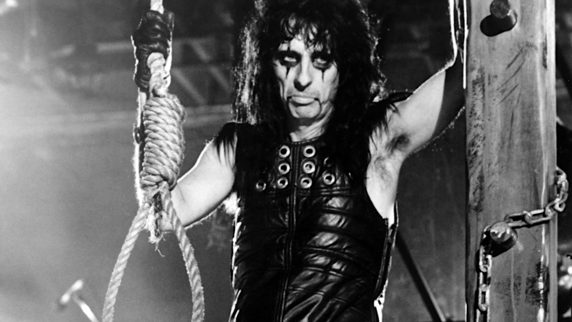 Alice Cooper: The Nightmare Returns Background